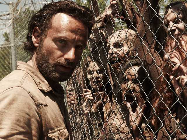 the-walking-dead-terrorized-by-plague-of-zombies-in-new-trailers